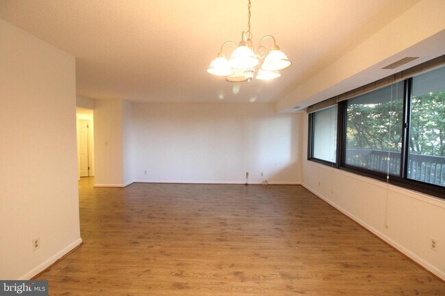 Building Photo - 3709 S George Mason Dr