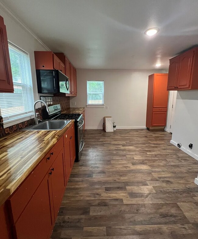 Building Photo - Nice 3 bedroom Home!