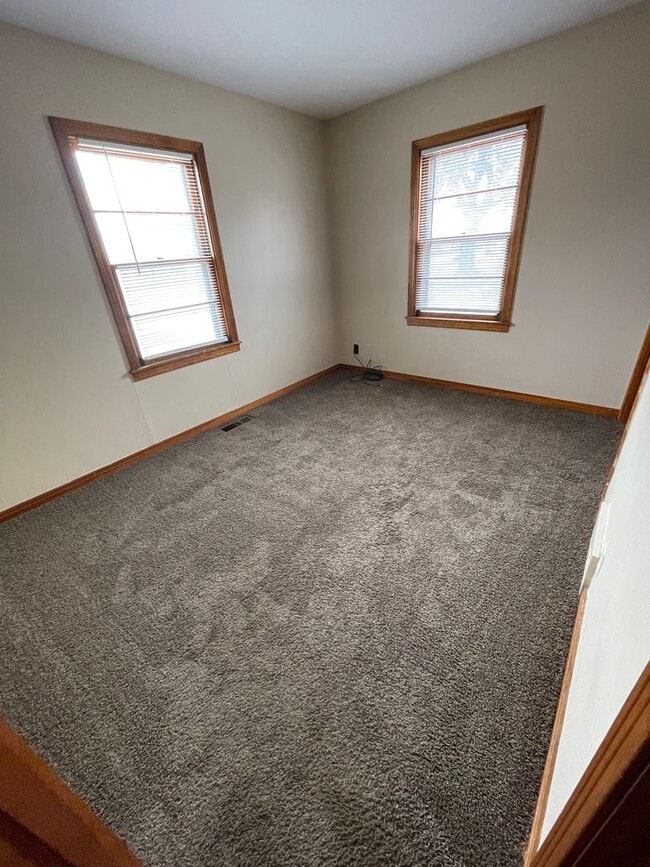 Building Photo - 2 Bedroom, 1 Bathroom House with attached single garage