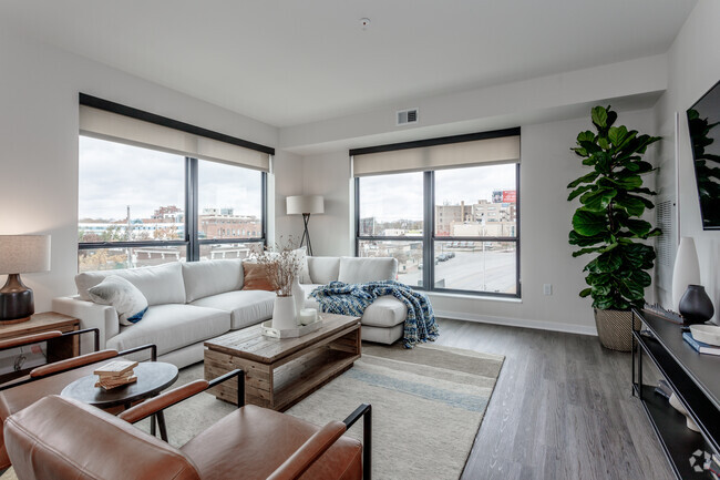 2BR, 2BA - 1283 SF - Westley on Broadway