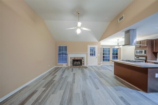 Foto del edificio - 143 W Village Knoll Cir