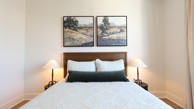 2BR, 2BA - 1,065SF - Primary Bedroom - 4th and Green