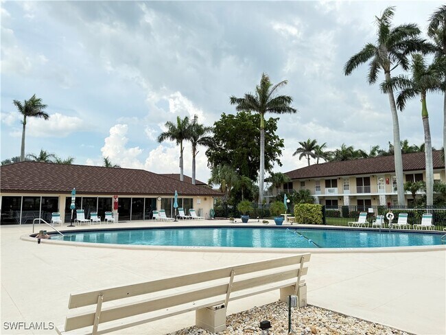 Foto del edificio - 167 N Collier Blvd