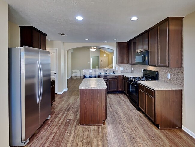 Foto del edificio - 8119 Silent Deep Dr