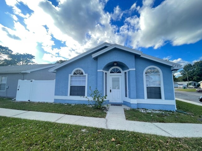 Building Photo - 3 Bedroom / 2 Bath Home in Winter Springs !