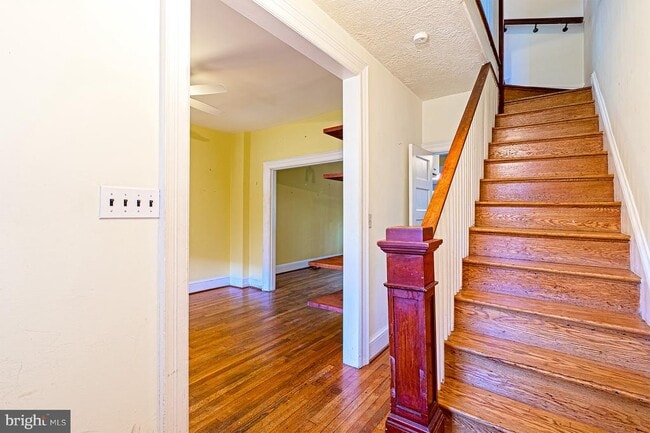 Building Photo - 741 Newton Pl NW
