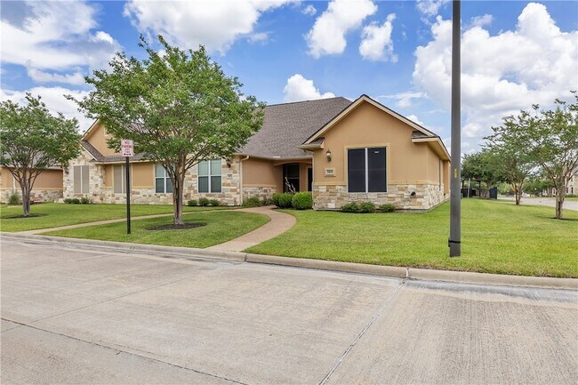 Foto del edificio - 3800 Black Hawk Ln