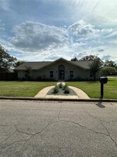 Building Photo - 104 Kingswood Dr
