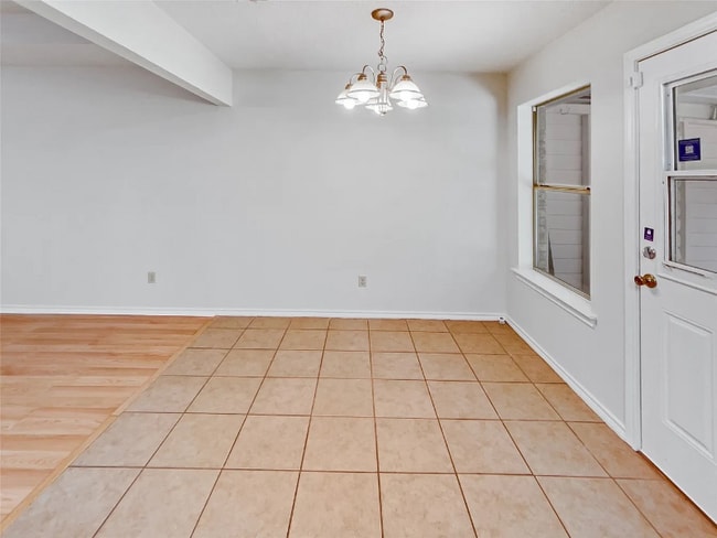 Building Photo - 116 Creekview Dr W
