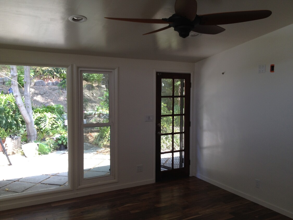 Entrance with view into garden - 3463 Mandeville Canyon Rd