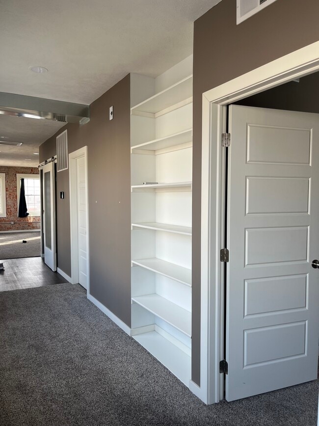 Building Photo - 713 4th Ave