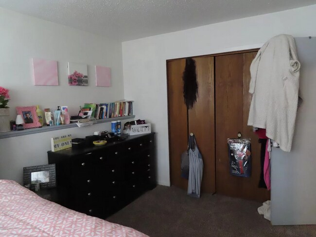 Foto del edificio - 714 Great Plains Ct