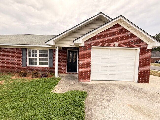 Foto del edificio - 110-112 Lyons Dr NW