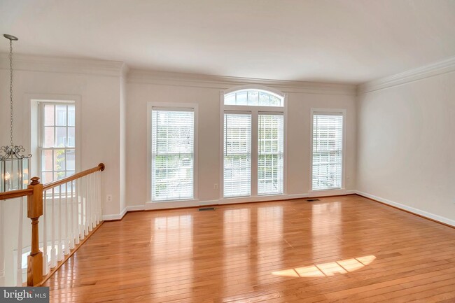 Building Photo - 8443 Chaucer House Ct