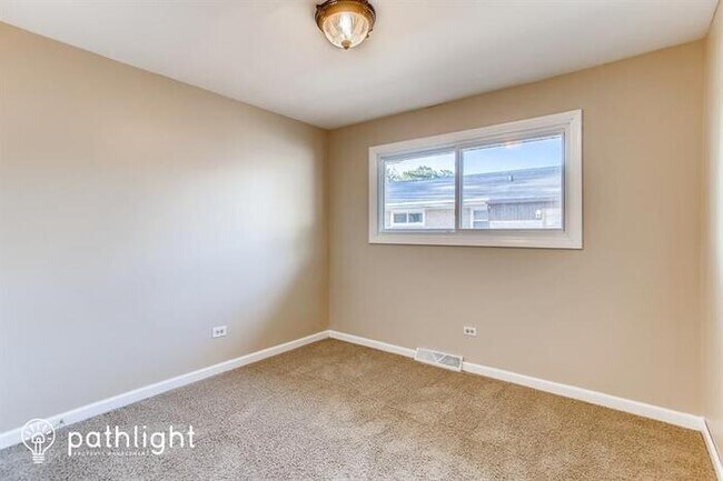 Foto del edificio - 16456 George Dr, Oak Forest, IL, 60452