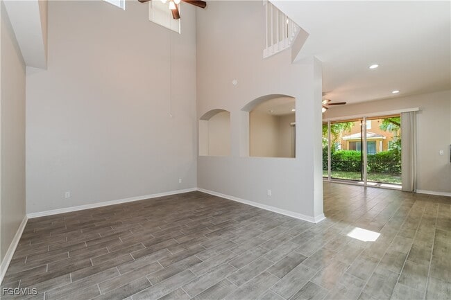 Building Photo - 10120 N Golden Elm Dr