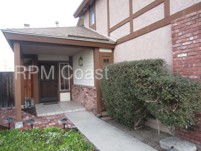 Building Photo - 1677 W Cutter Rd