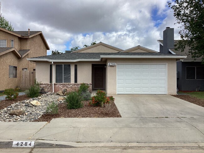 Foto del edificio - 4284 W Princeton Ave