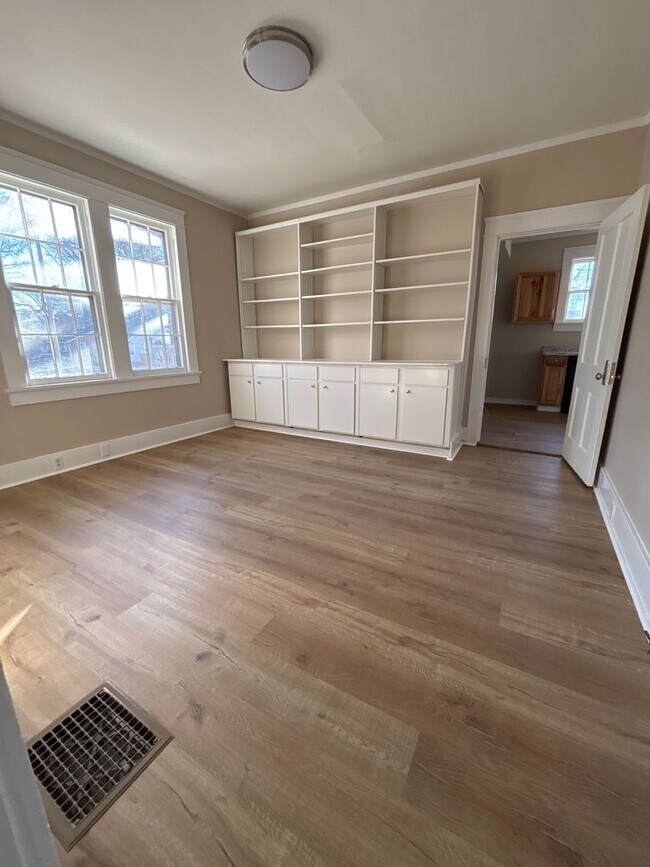 Building Photo - $1000.00 Deposit Special! You're Home Awaits