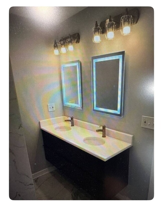 Building Photo - 3984 Blaine St NE