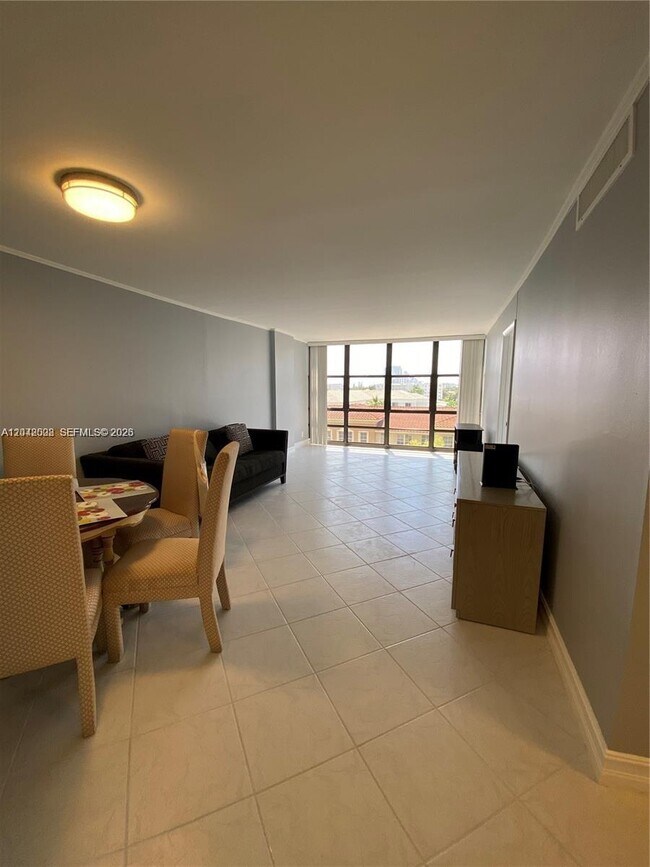 Building Photo - 2049 S Ocean Dr