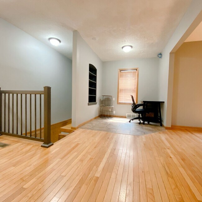 Building Photo - COMING SOON! Florence/Minnie Lusa Area 4 bed 3 bath, partial finished basement, w/ garage $1,850