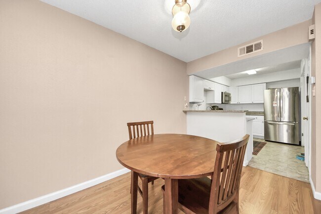 Foto del edificio - 10555 Turtlewood Ct