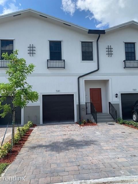 Primary Photo - 3 br, 2 bath Townhome - 731 SW 11 St