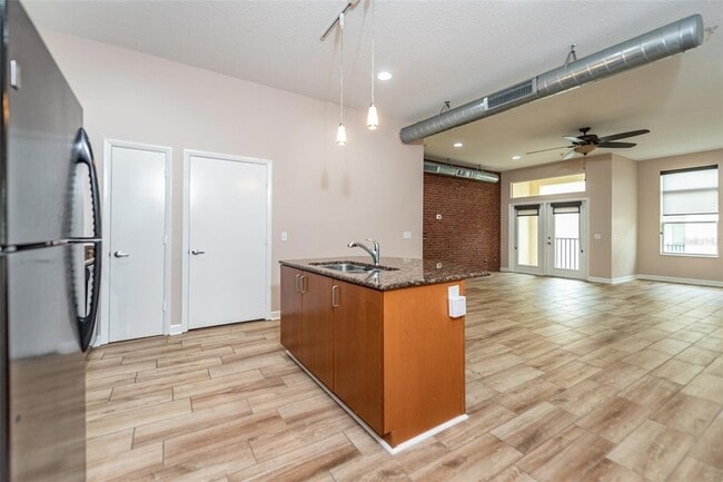 Building Photo - 523 4th Ave S