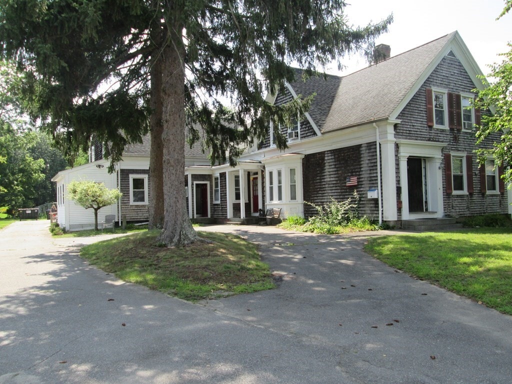 Primary Photo - 226 Main St