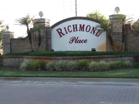 Building Photo - 18001 Richmond Place Dr
