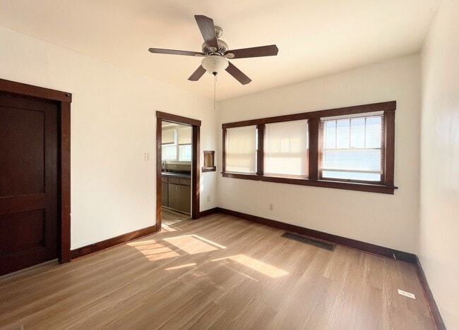Building Photo - Updated 2-Bed, 1-Bath House
