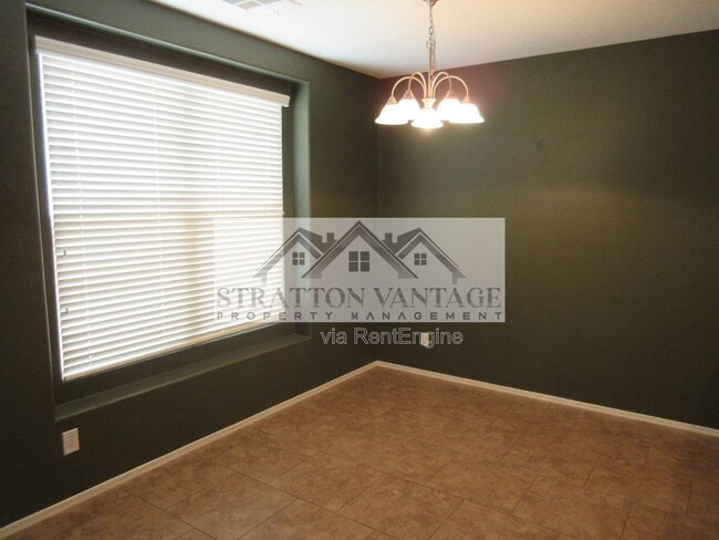 Building Photo - 2741 S Equestrian Dr