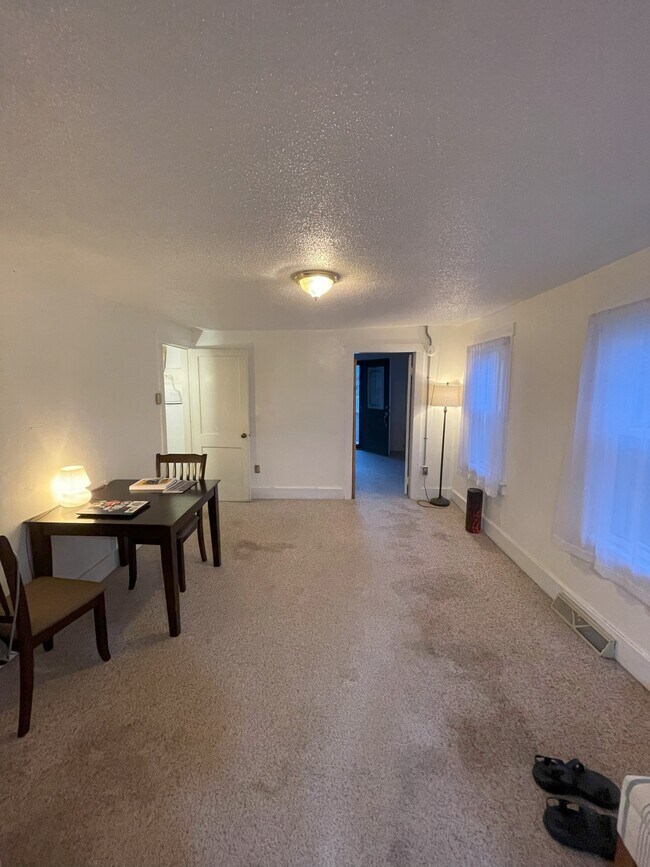 Foto del edificio - 107 S Ridge St