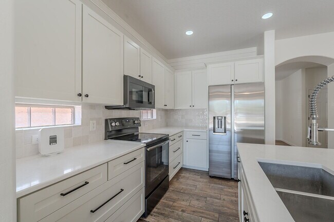 Building Photo - 4133 S Ponderosa Dr