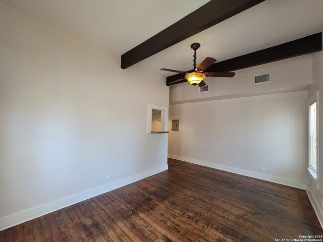 Building Photo - 115 Vitra Pl