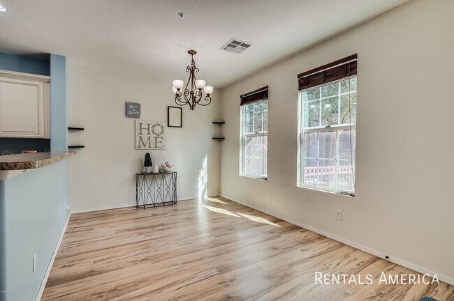 Building Photo - Beautiful 3 Bedroom, 2.5 Bath Home with a ...