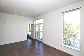 Building Photo - Ice House Midtown