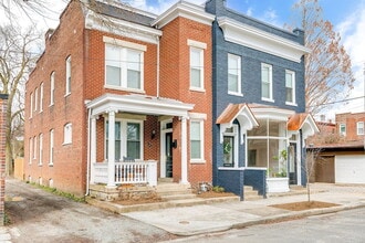 Building Photo - 104 N Vine St