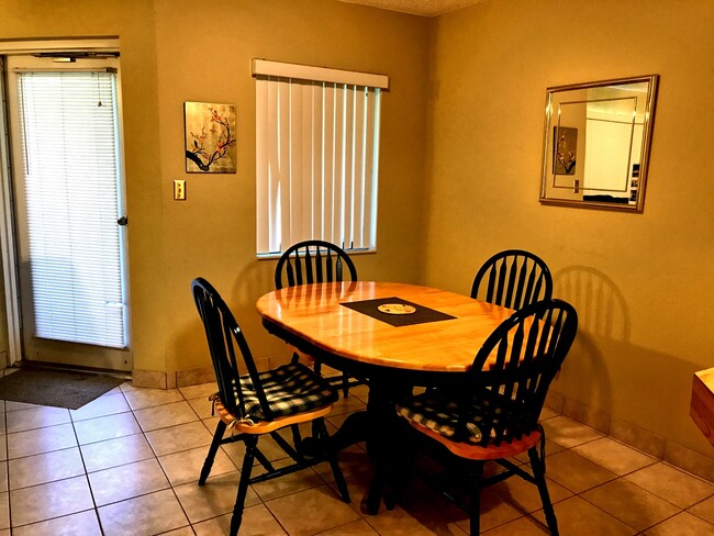 Eating Area - 1515 Pinellas Bayway S