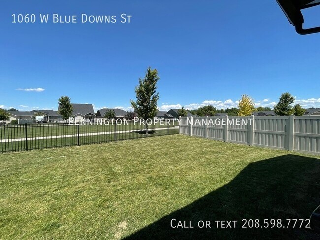 Foto del edificio - 1060 W Blue Downs St
