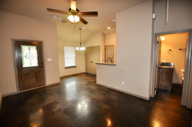 Foto del edificio - 663 W Tarleton St
