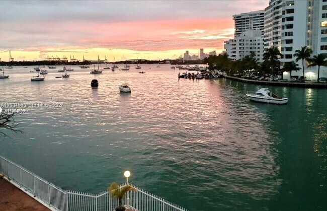 Foto del edificio - 1441 Lincoln Rd