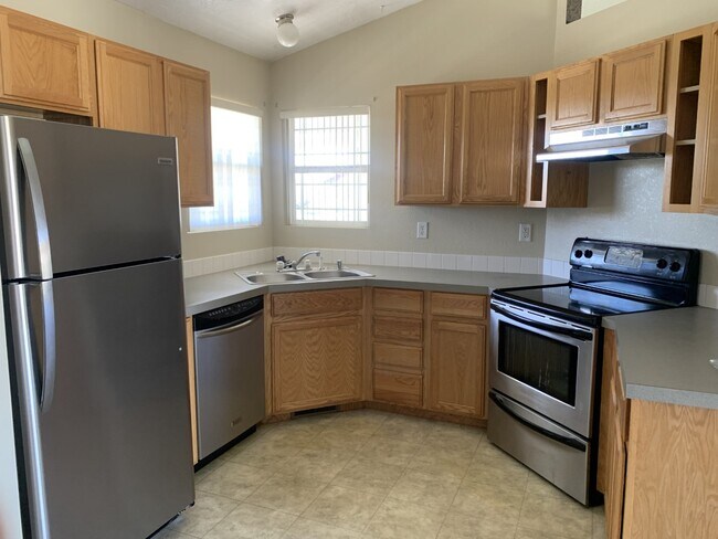 Building Photo - 2305 Bluebells Dr
