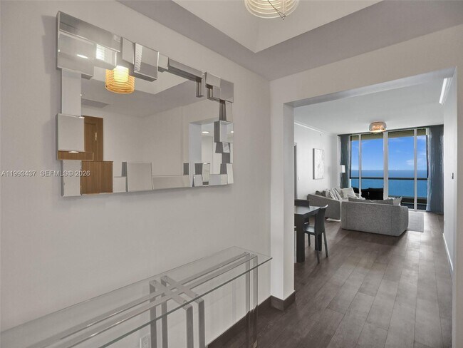 Foto del edificio - 17875 Collins Ave