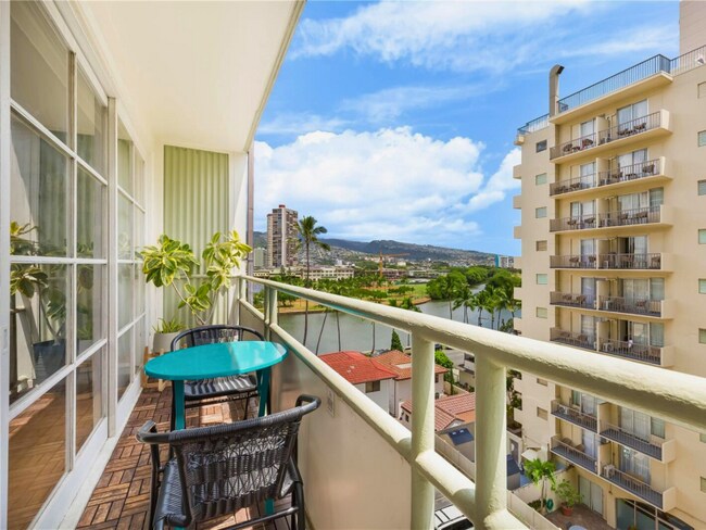 Foto del edificio - 445 Kaiolu St