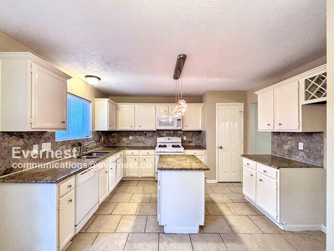 Building Photo - 8019 Carmel Cir