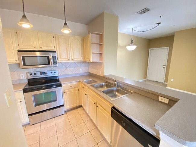 Building Photo - 2B/2B house located in the desirable area ...