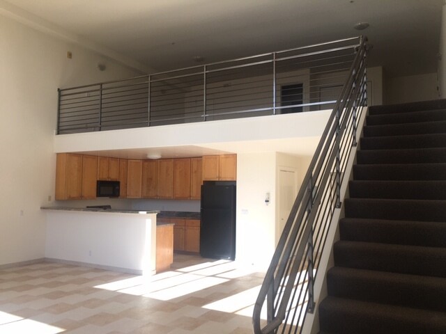 Large 2-story unit - 2031 26th St