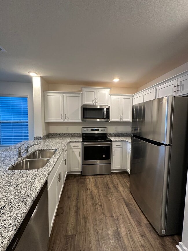 Building Photo - 3 Bedroom / 2.5 Bath Townhome Kingsport, TN